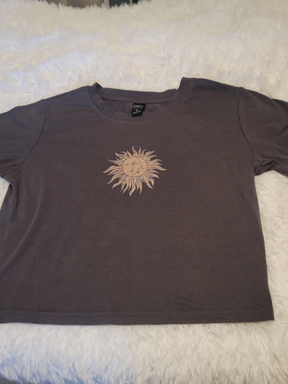 🔥3 For $25 Dazy Large Sun Graphic Cropped Tee in Charcoal